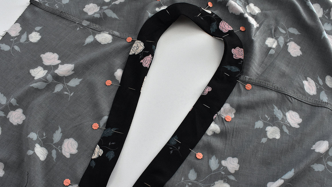 Facing & Shoulder Seam Feature